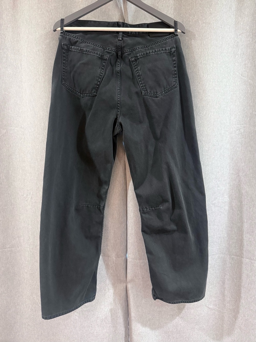 Citizens of Humanity Miro Relaxed Jeans in Washed Black - Picture 7 of 10